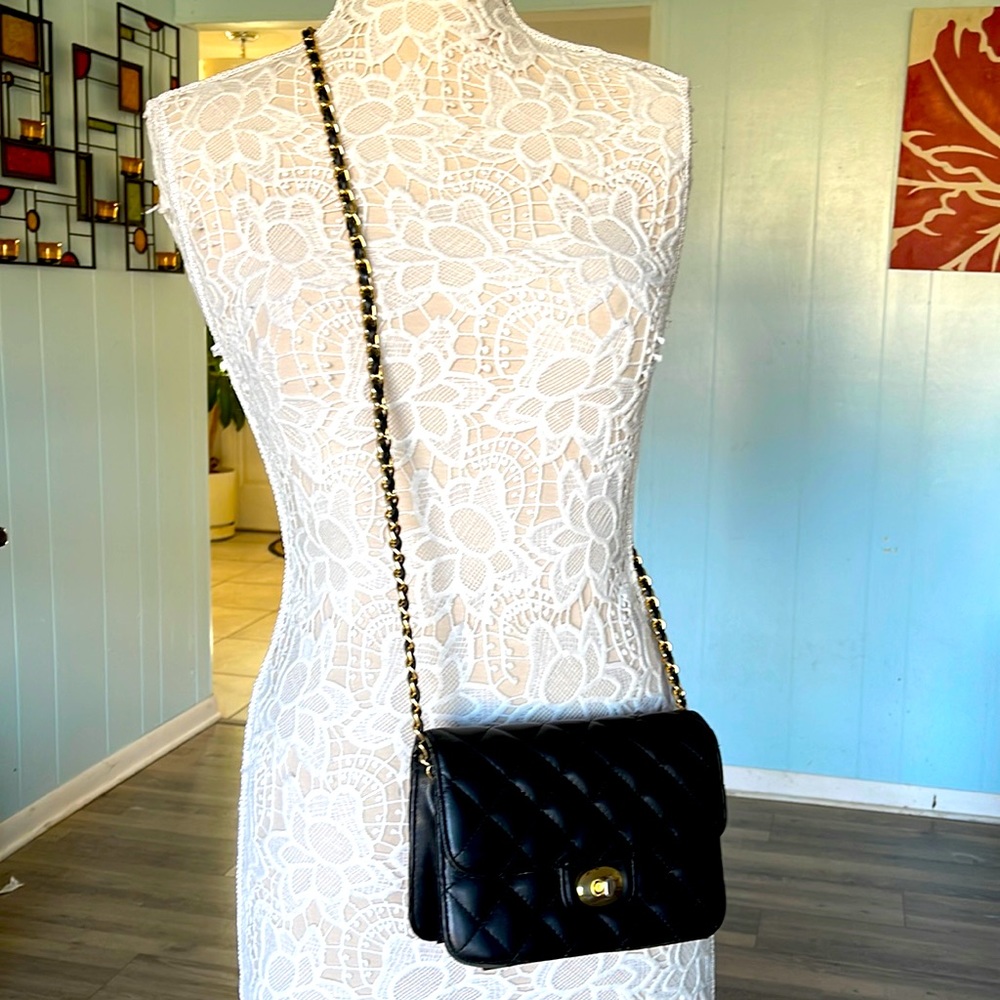 🎈3/$20 Black quilted chain mini crossbody bag
